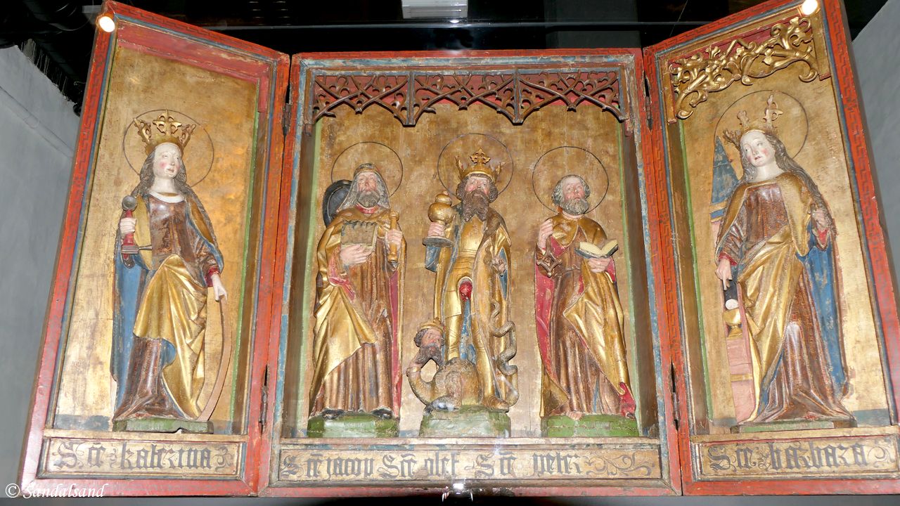 Troms - Harstad - Trondenes Historiske Senter - Alterskap fra Kvæfjord kirke - St. Olav, St. Jakob, St. Peter, Sta. Katarina og Sta. Barbara Troms - Harstad - Trondenes Historiske Senter - Alterskap fra Kvæfjord kirke - St. Olav, St. Jakob, St. Peter, Sta. Katarina og Sta. Barbara