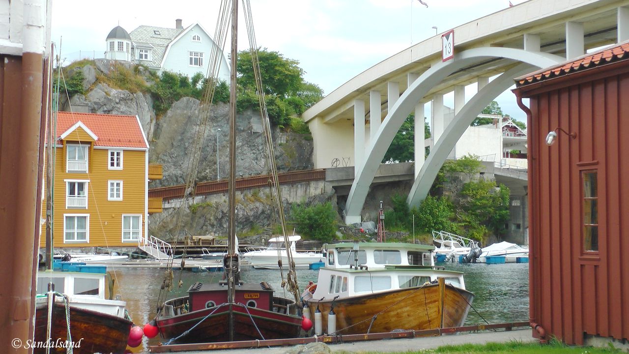 Norway - Rogaland - Haugesund - Miljømuseet Dokken - Eldre båter og Hasseløybroen Norway - Rogaland - Haugesund - Miljømuseet Dokken - Eldre båter og Hasseløybroen